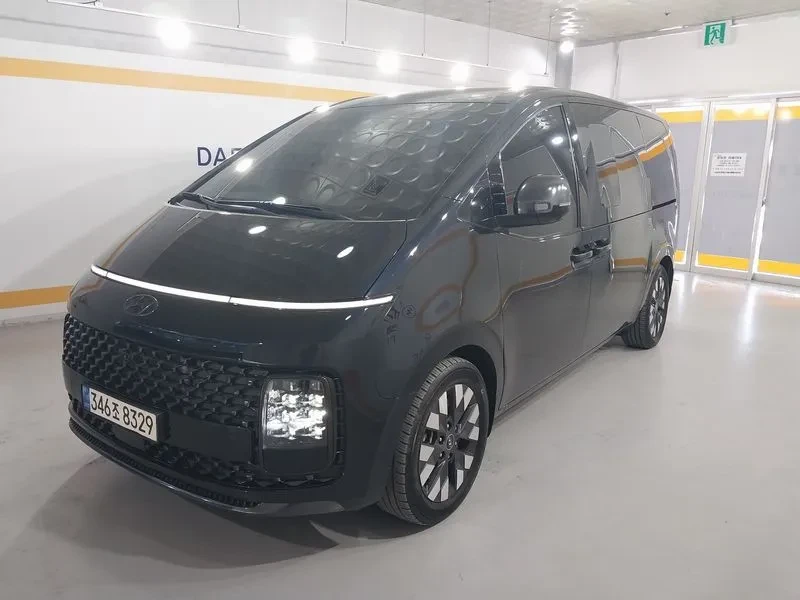 Hyundai Staria Lounge 9-Seater Inspiration