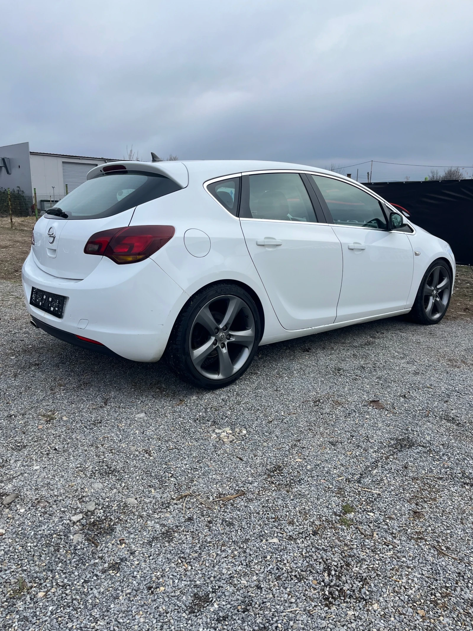 Opel Astra 1.6 TURBO - изображение 7