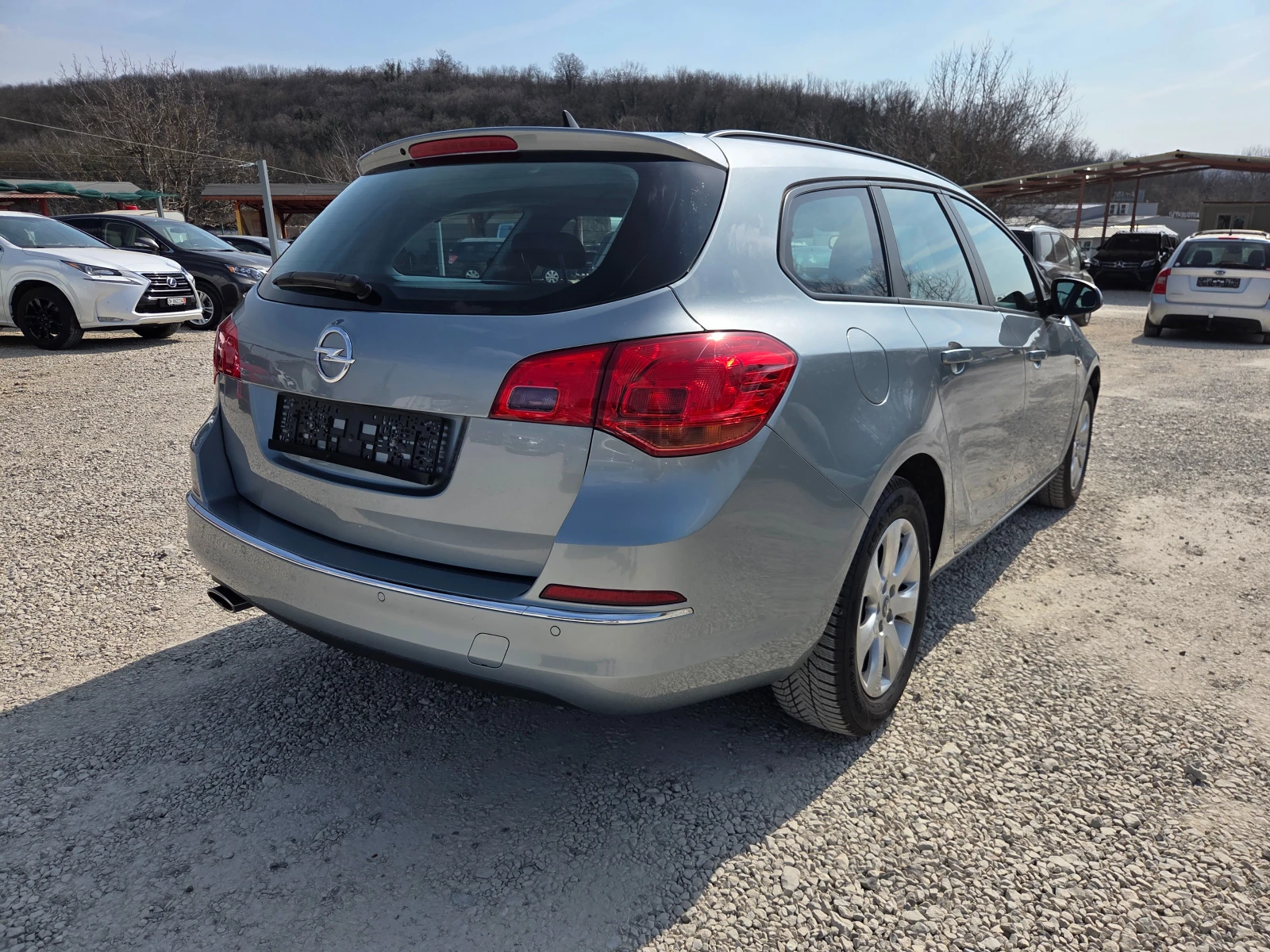 Opel Astra 1.4i 140k.c Facelift Cosmo  Швейцария, снимка 4 - Автомобили и джипове - 53874935