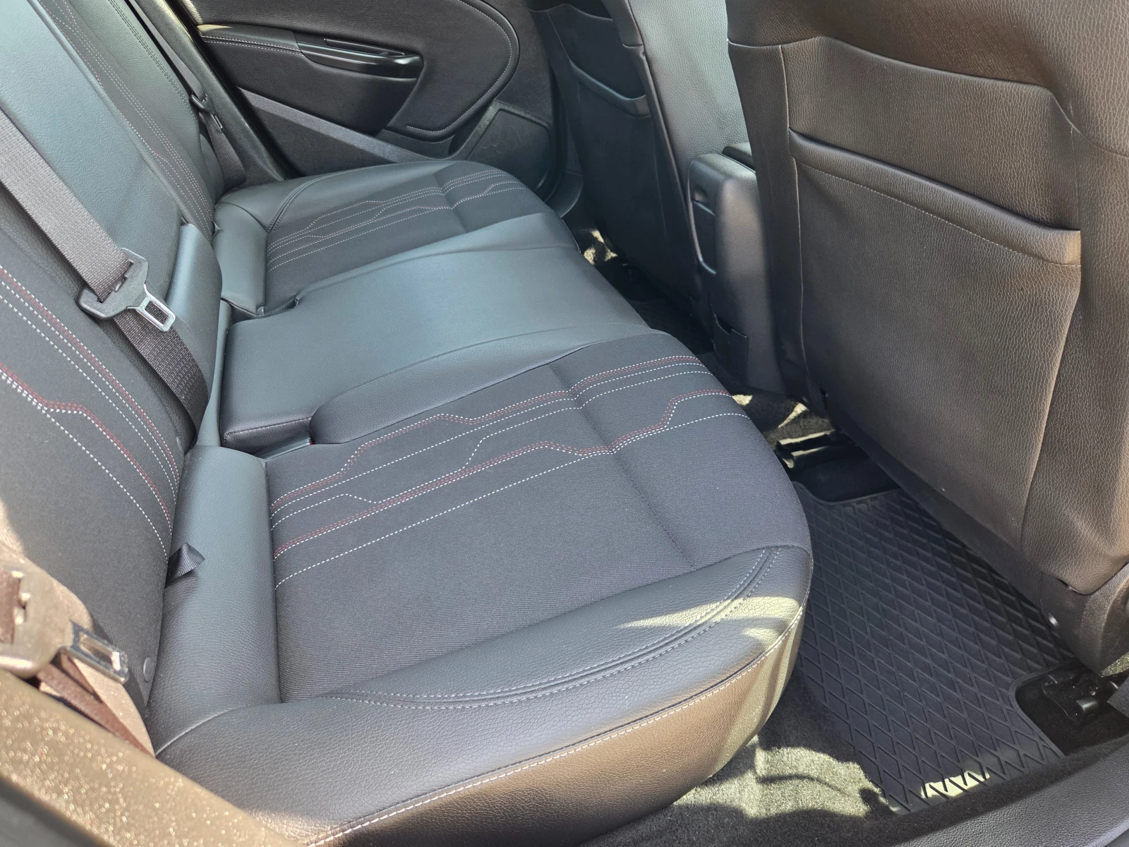 Opel Astra 1.4i 140k.c Facelift Cosmo  Швейцария, снимка 10 - Автомобили и джипове - 53874935