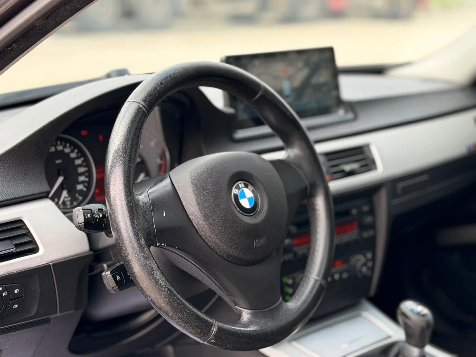 BMW 330 D/РЪЧКА/ЗАДНО/CARPLAY, снимка 12 - Автомобили и джипове - 54062025