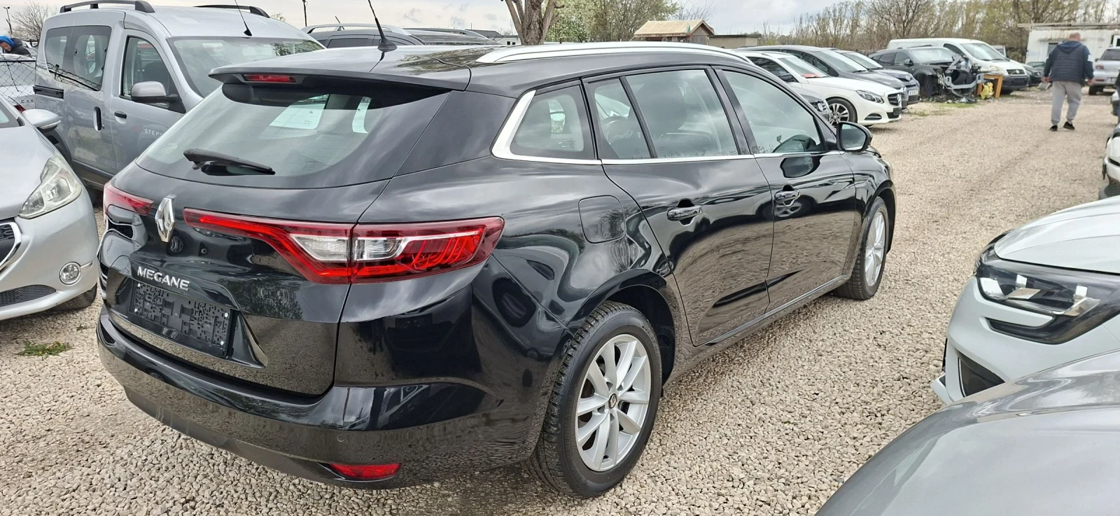 Renault Megane 1, 5 DCI-АВТОМАТ, снимка 3 - Автомобили и джипове - 54282967
