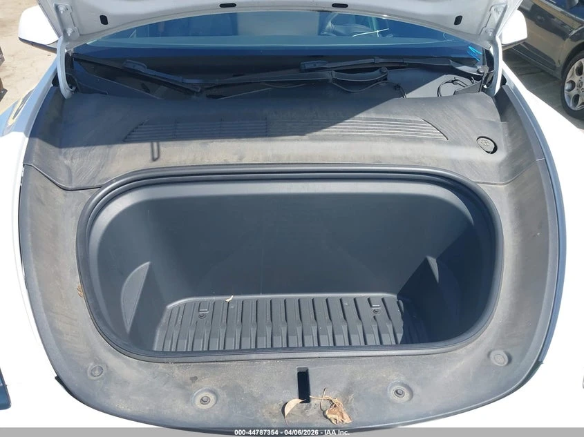 Tesla Model Y Long Range Dual Motor All-Wheel Drive, снимка 10 - Автомобили и джипове - 54352903