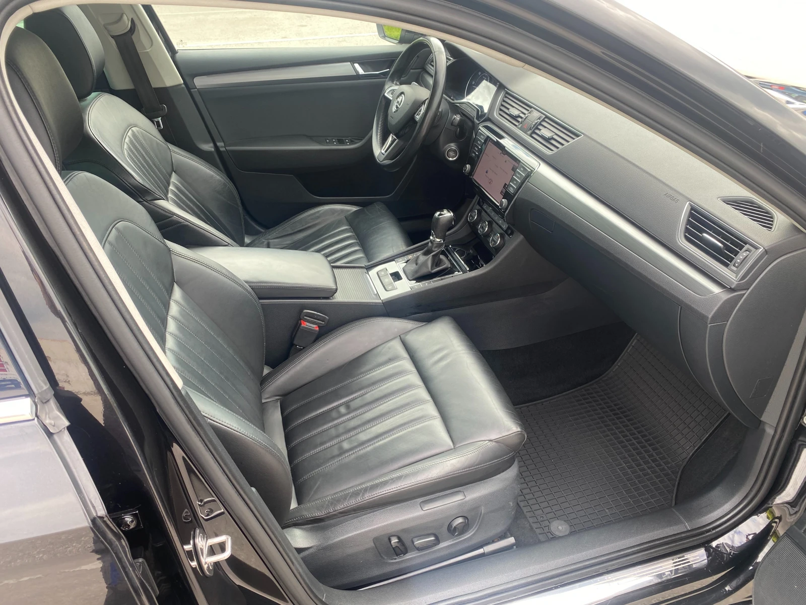 Skoda Superb 2.0 TDI//FULL//, снимка 9 - Автомобили и джипове - 54485423