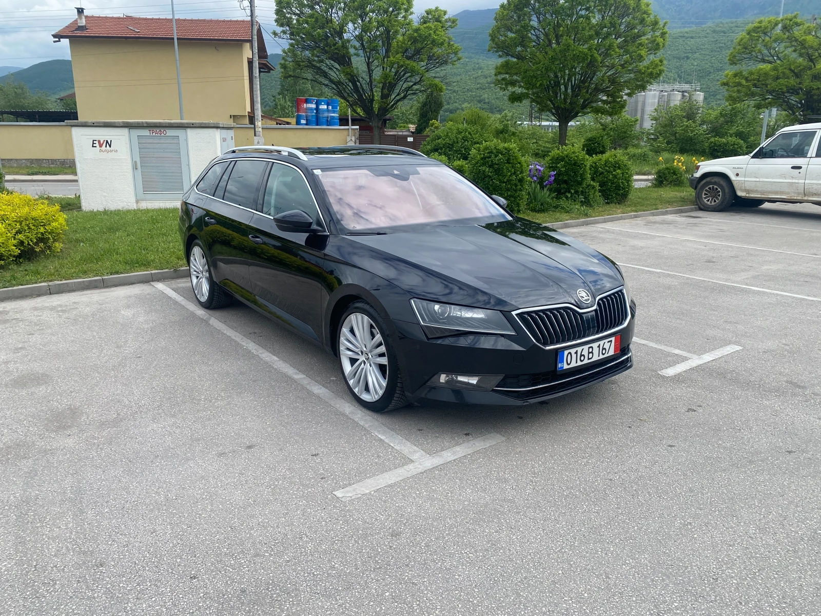 Skoda Superb 2.0 TDI//FULL//, снимка 2 - Автомобили и джипове - 54485423