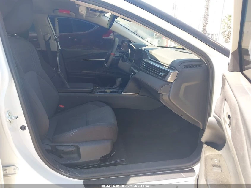 Toyota Camry 2.5l Le, снимка 5 - Автомобили и джипове - 54490536