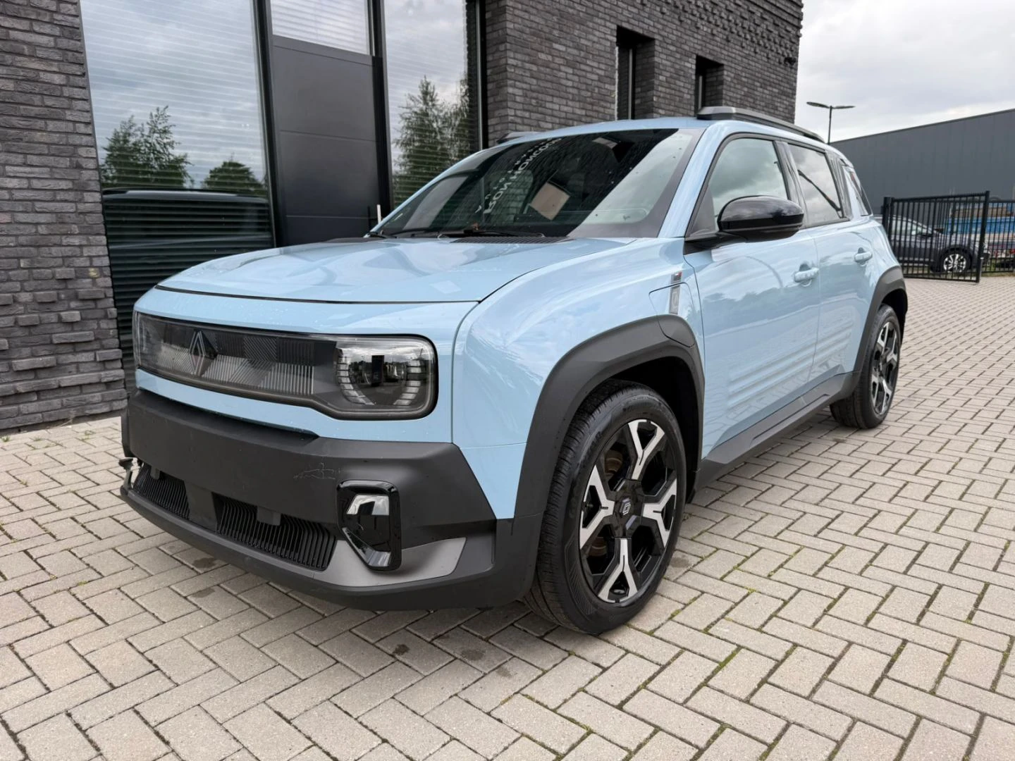 Renault 4 NEW MODEL EV! 52kWh Comfort Range 150PK Techno , снимка 2 - Автомобили и джипове - 54624521