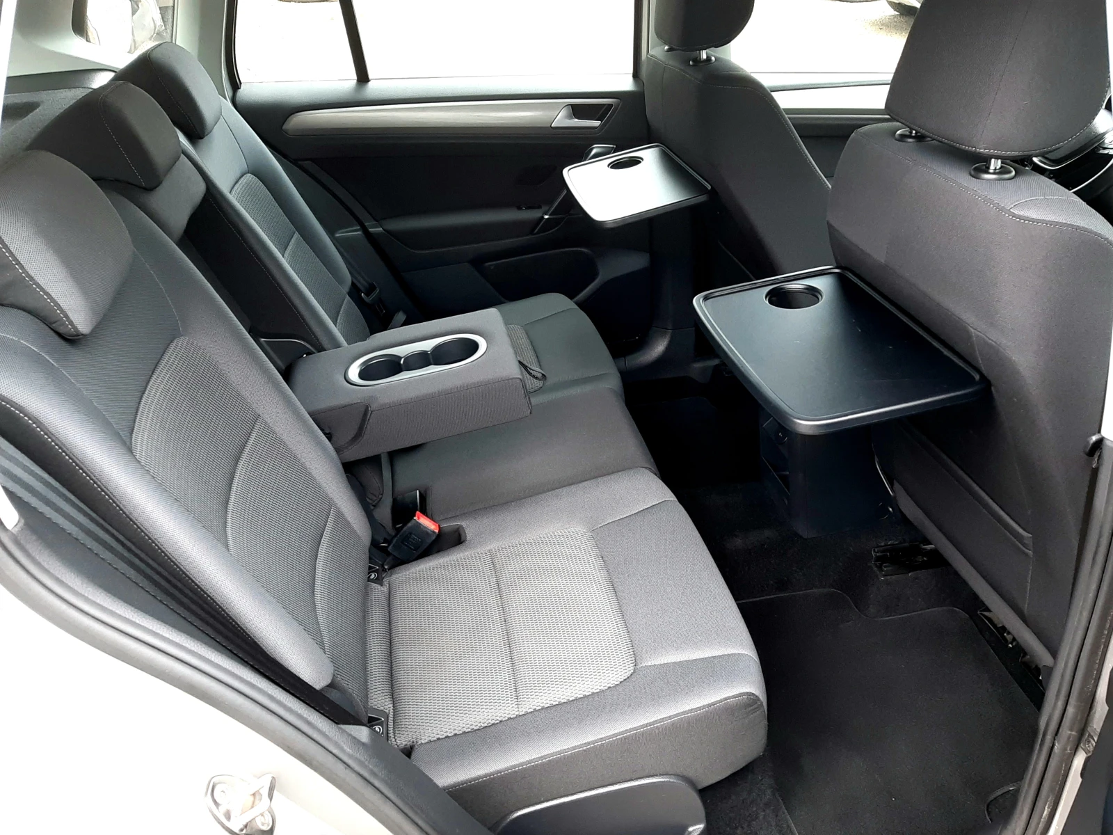 VW Sportsvan 1.4АВТОМАТИК ! ! ! , снимка 15 - Автомобили и джипове - 54634771
