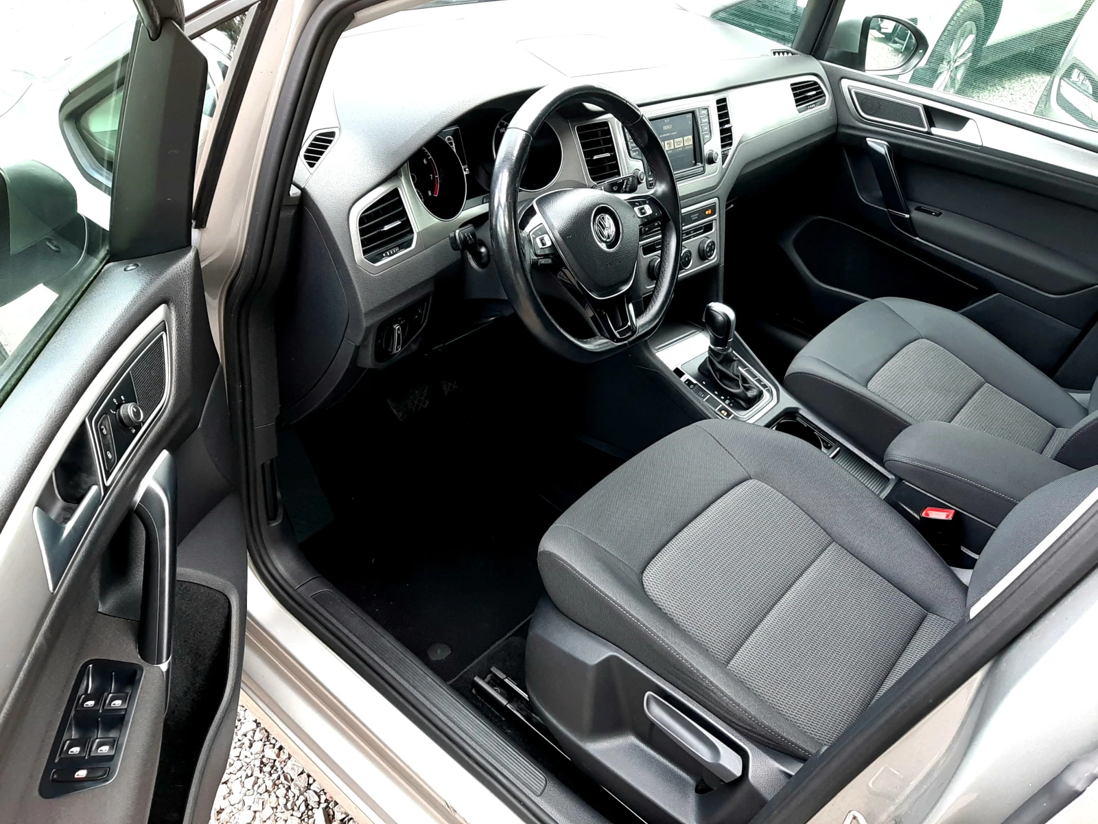 VW Sportsvan 1.4АВТОМАТИК ! ! ! , снимка 7 - Автомобили и джипове - 54634771