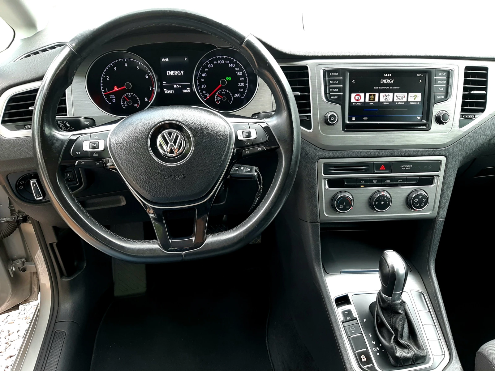 VW Sportsvan 1.4АВТОМАТИК ! ! ! , снимка 12 - Автомобили и джипове - 54634771
