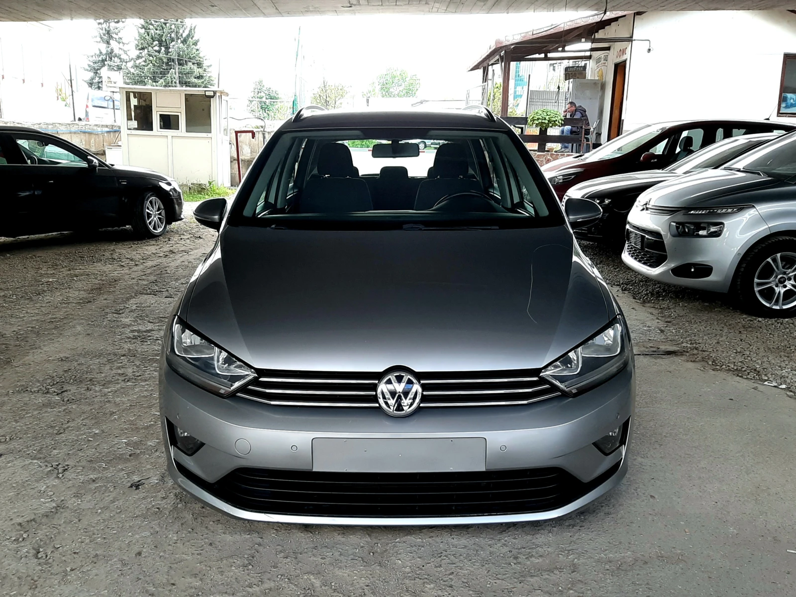 VW Sportsvan 1.4АВТОМАТИК ! ! ! , снимка 2 - Автомобили и джипове - 54634771