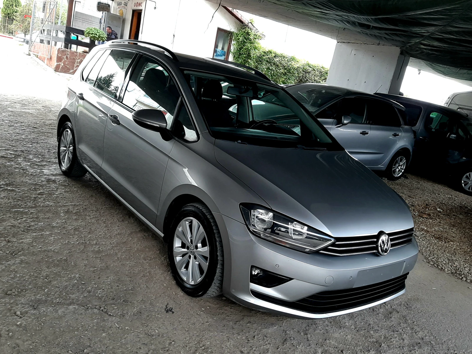 VW Sportsvan 1.4АВТОМАТИК ! ! ! , снимка 3 - Автомобили и джипове - 54634771