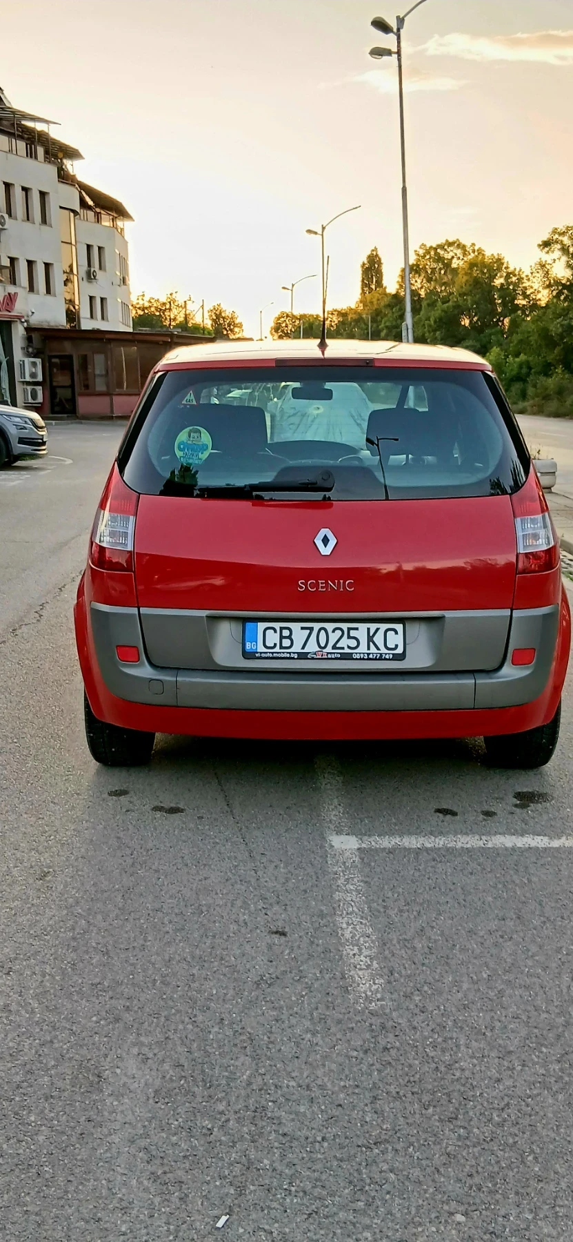 Renault Scenic 1.4 16v ГАЗОВ ИНЖЕКЦИОН , снимка 8 - Автомобили и джипове - 54955320