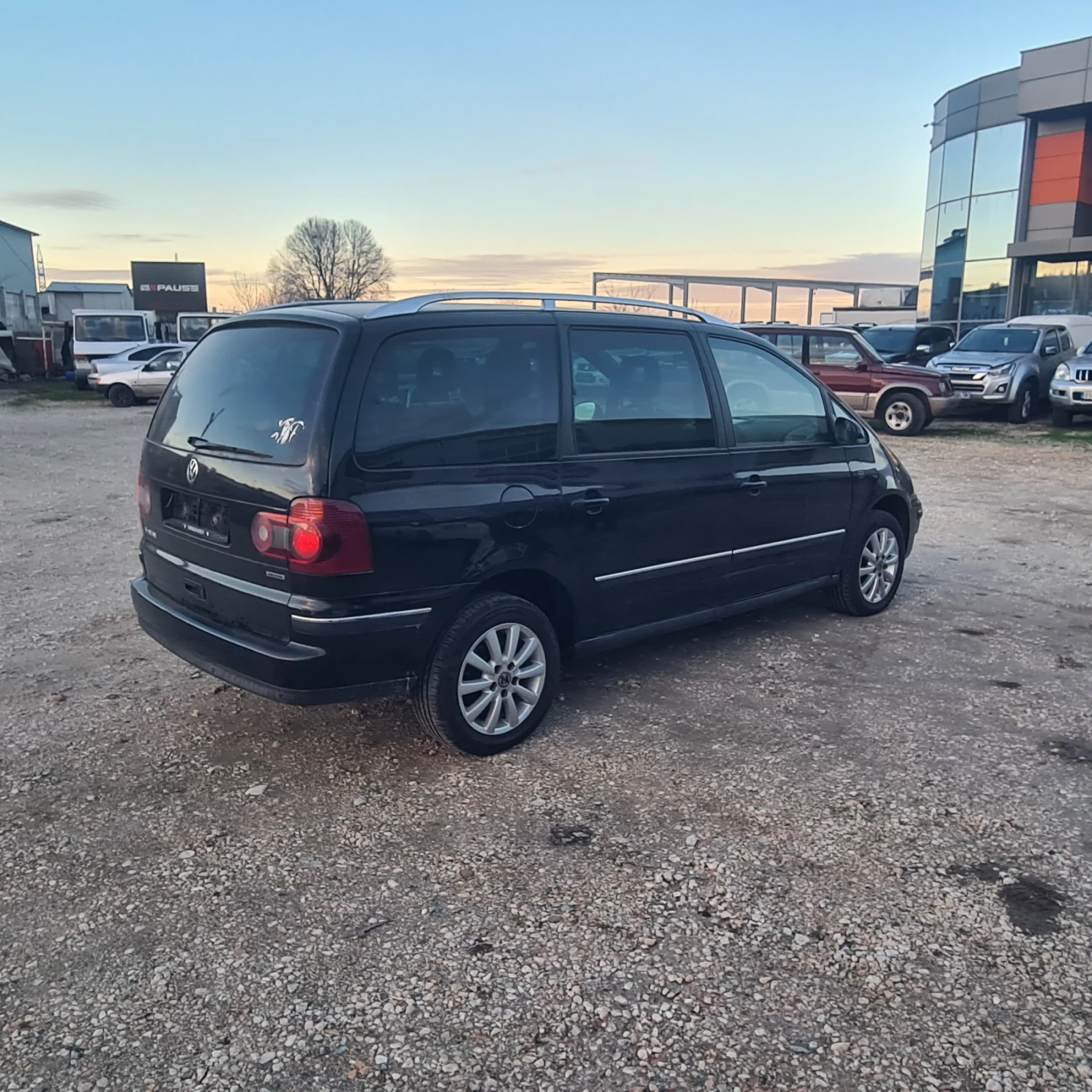 VW Sharan 1.9 TDI 116, снимка 4 - Автомобили и джипове - 55618624