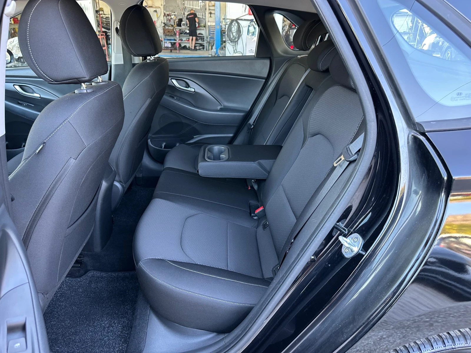 Hyundai I30 1.6CRDI-LANE ASSIST-LED-NAVI-CAMERA, снимка 12 - Автомобили и джипове - 55946761