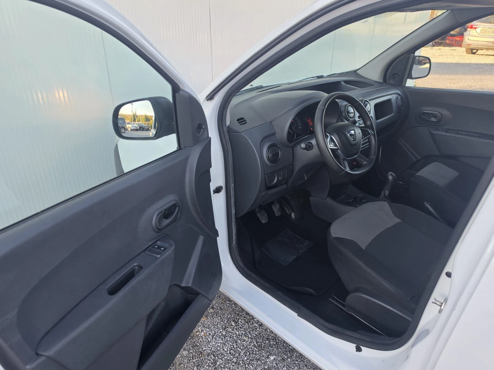 Dacia Dokker 1.6i LPG, снимка 8 - Автомобили и джипове - 56343019