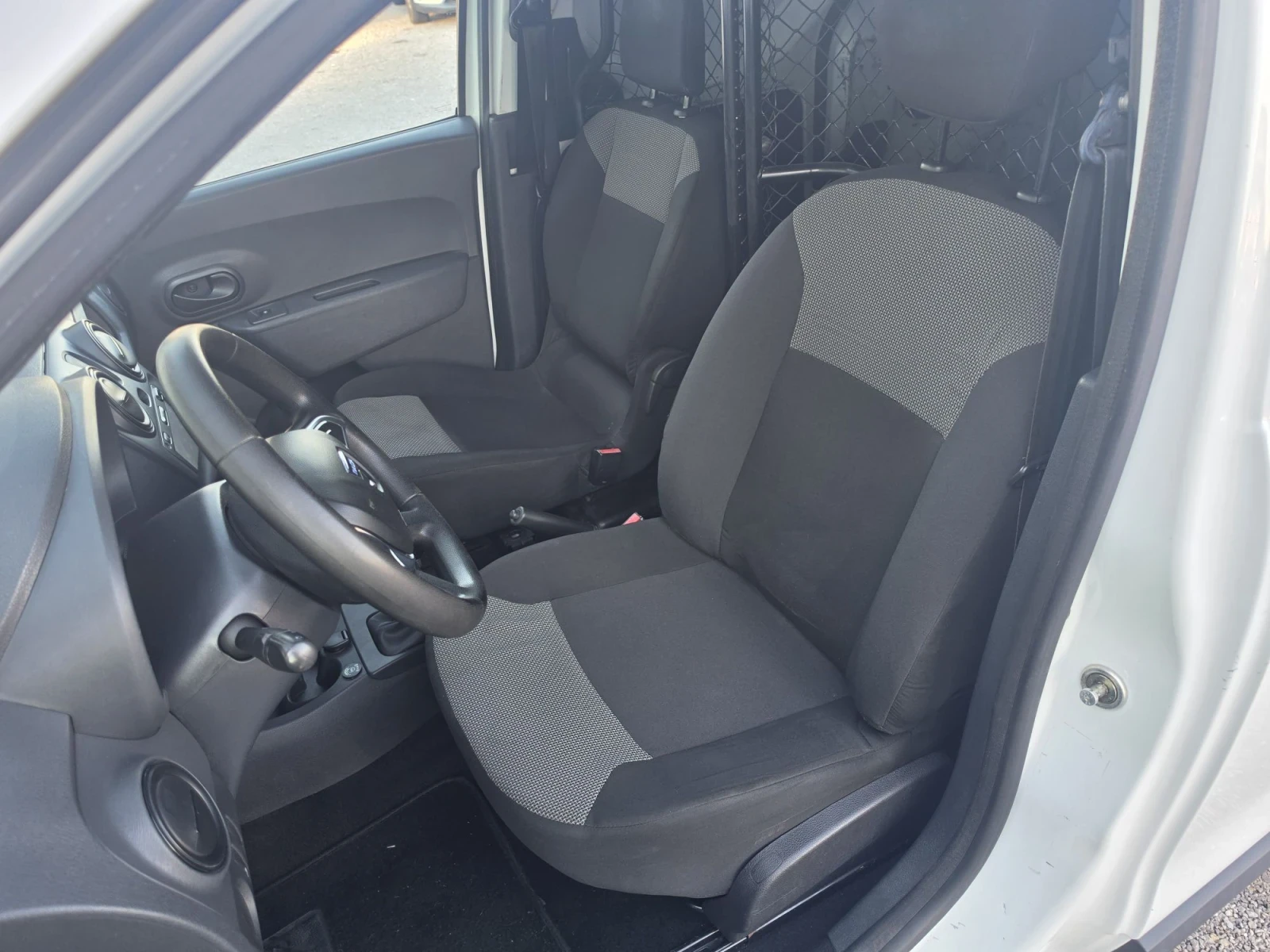 Dacia Dokker 1.6i LPG, снимка 9 - Автомобили и джипове - 56343019