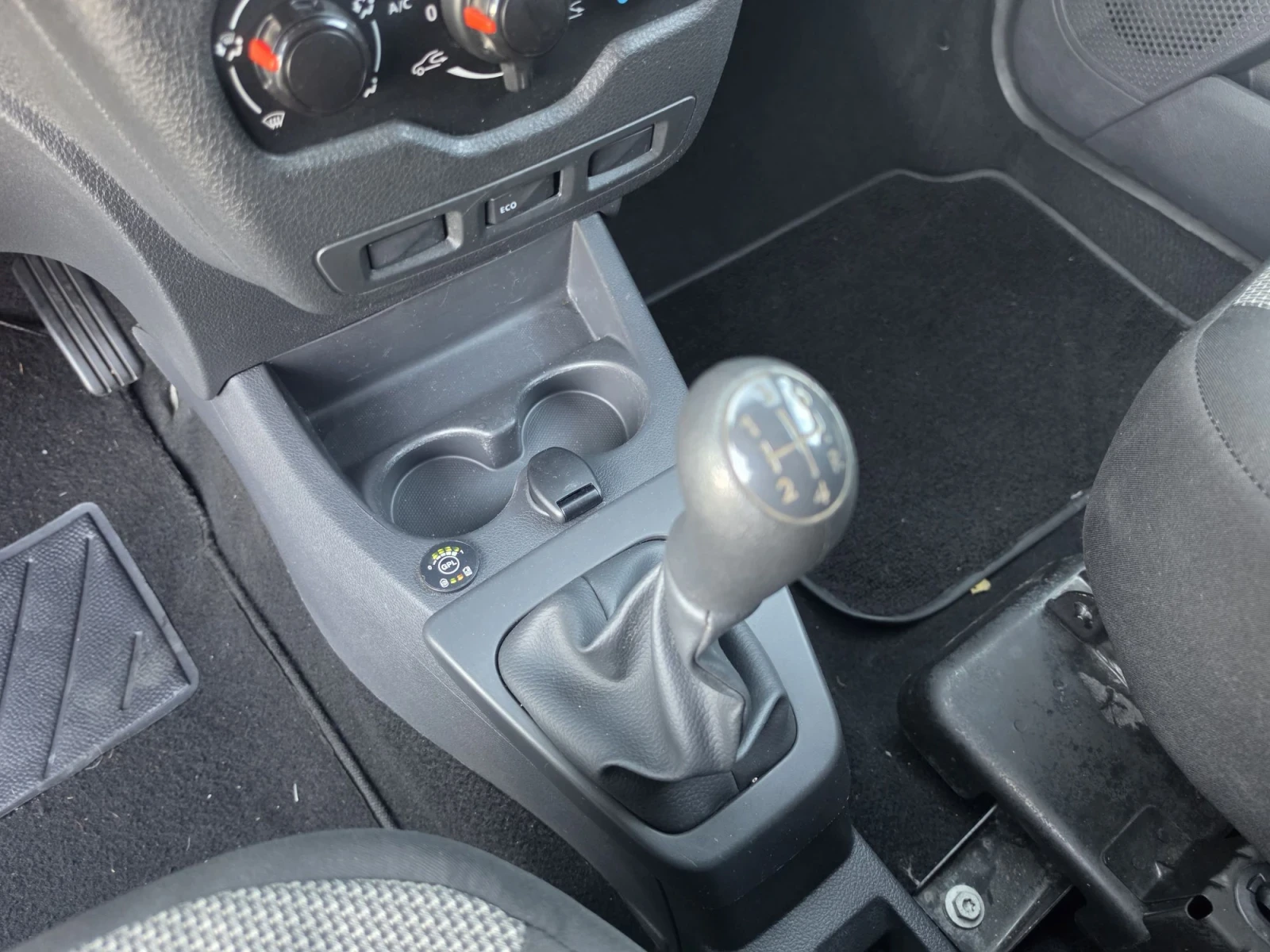 Dacia Dokker 1.6i LPG, снимка 14 - Автомобили и джипове - 56343019