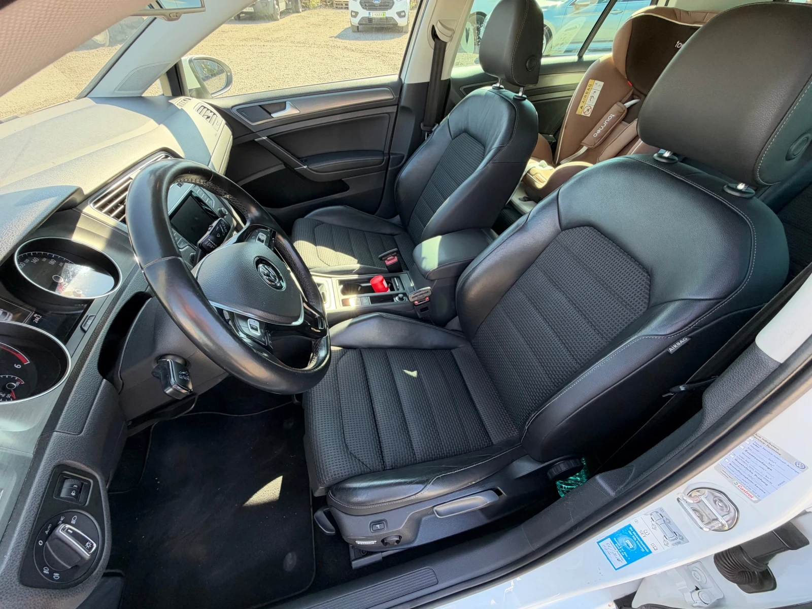 VW Golf 1.6TDI , снимка 9 - Автомобили и джипове - 56443593