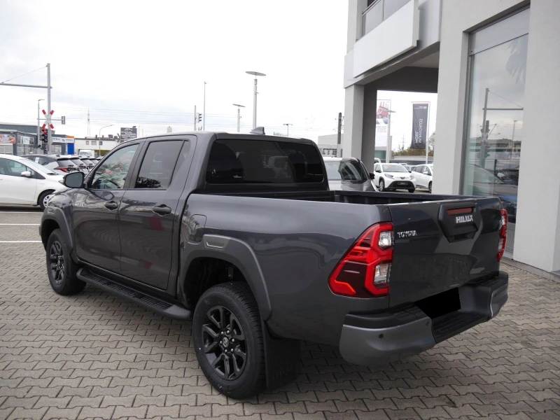 Toyota Hilux 2.8 DOUBLE CAB 4x4 INVINCIBLE 360 CAMERA, снимка 2 - Автомобили и джипове - 49004800