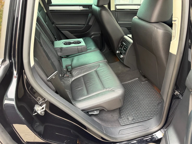 VW Touareg N1, снимка 9 - Автомобили и джипове - 52390213