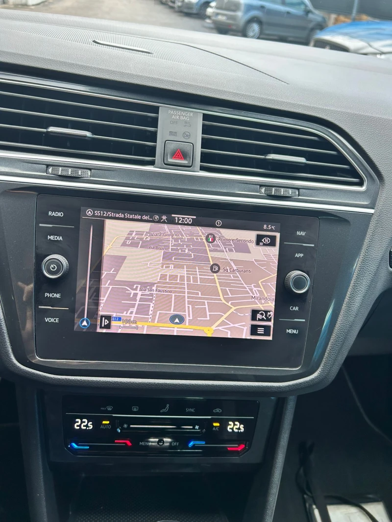 VW Tiguan R-LINE 2.0TDI-150 DISTR NAVI CAR PLAY ANDROID AUTO, снимка 12 - Автомобили и джипове - 53539005