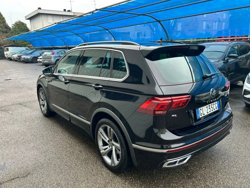 VW Tiguan R-LINE 2.0TDI-150 DISTR NAVI CAR PLAY ANDROID AUTO, снимка 4 - Автомобили и джипове - 53539005