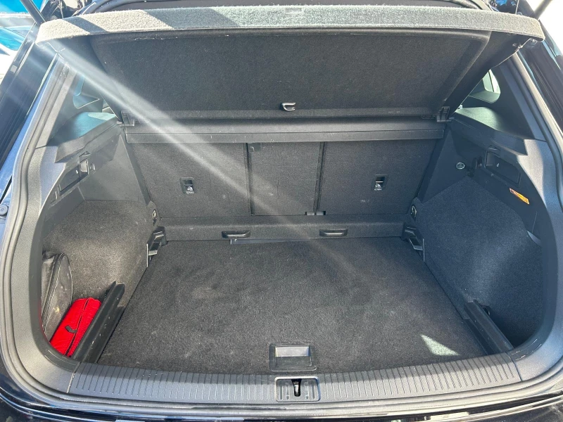 VW Tiguan R-LINE 2.0TDI-150 DISTR NAVI CAR PLAY ANDROID AUTO, снимка 10 - Автомобили и джипове - 53539005