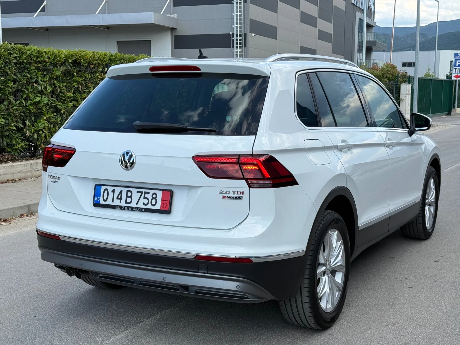 VW Tiguan 2.0TDI 190K.c./DIGITAL/4X4/ПЪЛНА СЕРВИЗНА ИСТОРИЯ! - изображение 3