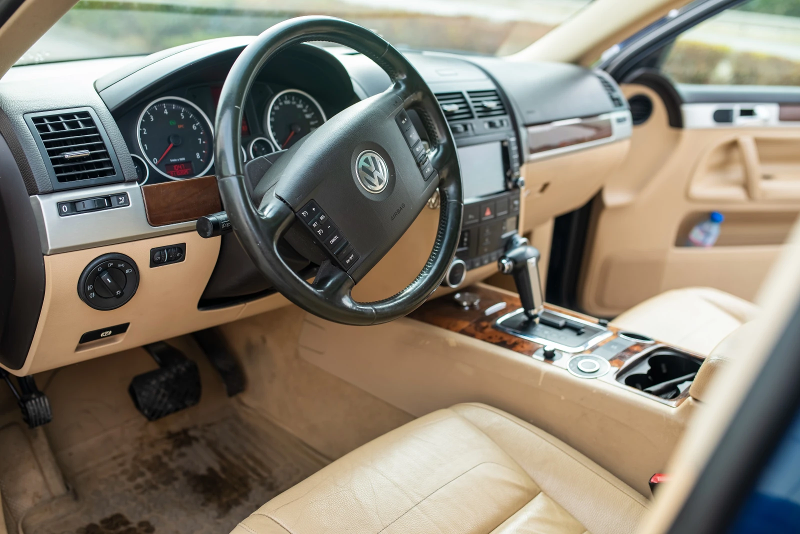 VW Touareg Реални километри/Подгрев/Кожа/Шибедах - изображение 7