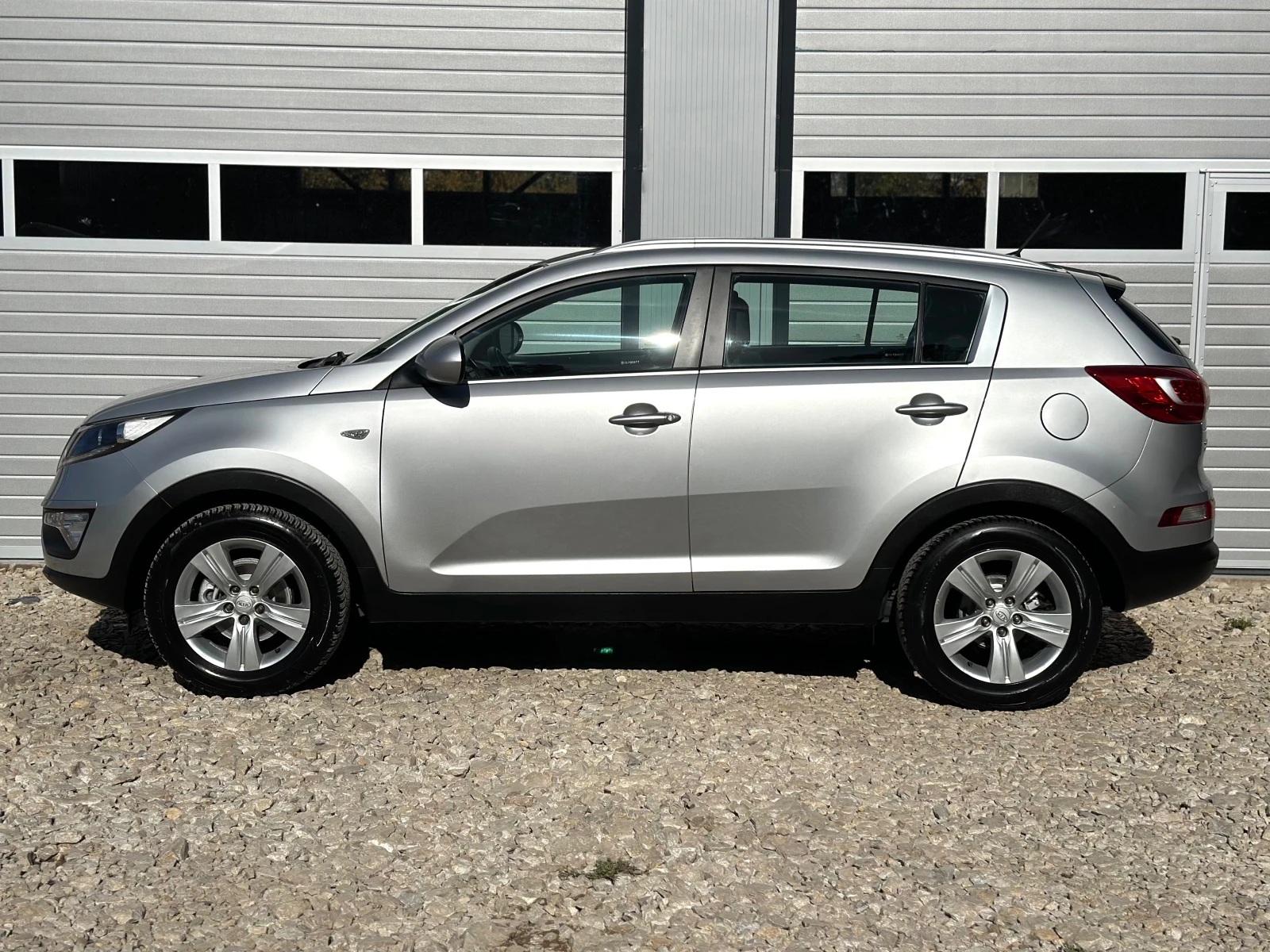 Kia Sportage 1.6 i 135кс НАВИ КАМЕРА  LED CARPLAY  - изображение 7