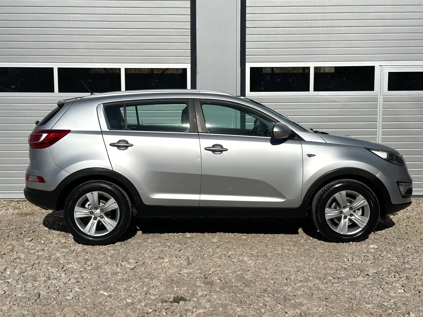 Kia Sportage 1.6 i 135кс НАВИ КАМЕРА  LED CARPLAY  - изображение 8