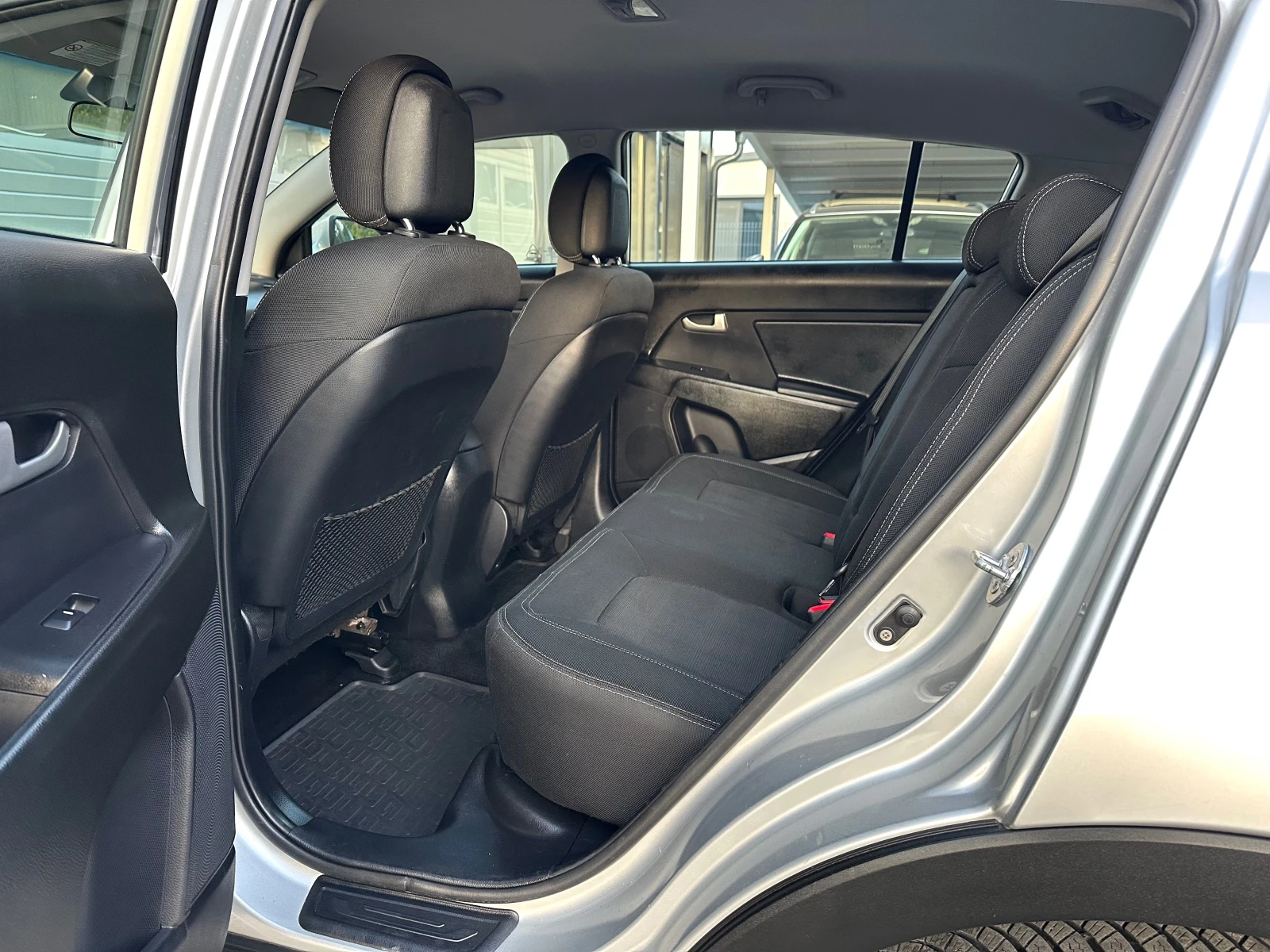 Kia Sportage 1.6 i 135кс НАВИ КАМЕРА  LED CARPLAY  - изображение 10