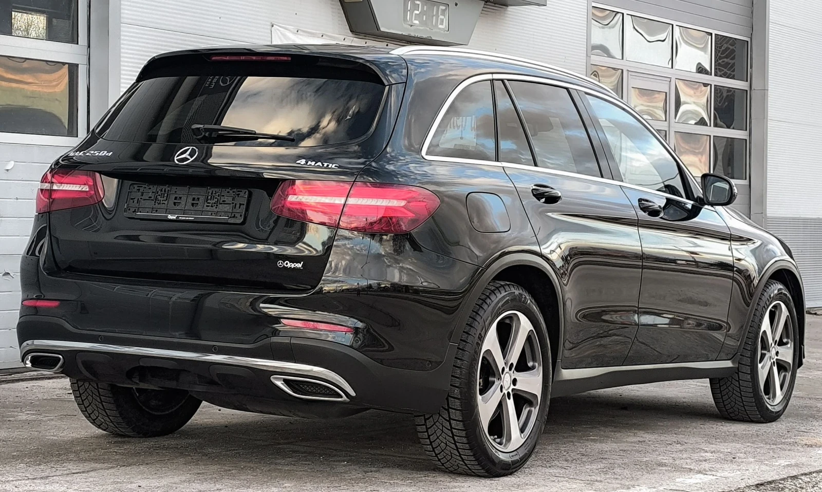 Mercedes-Benz GLC 250 D* AMG-PAKET* 9G-TRONIC* 4-MATIC* GERMANY, снимка 6 - Автомобили и джипове - 53396117