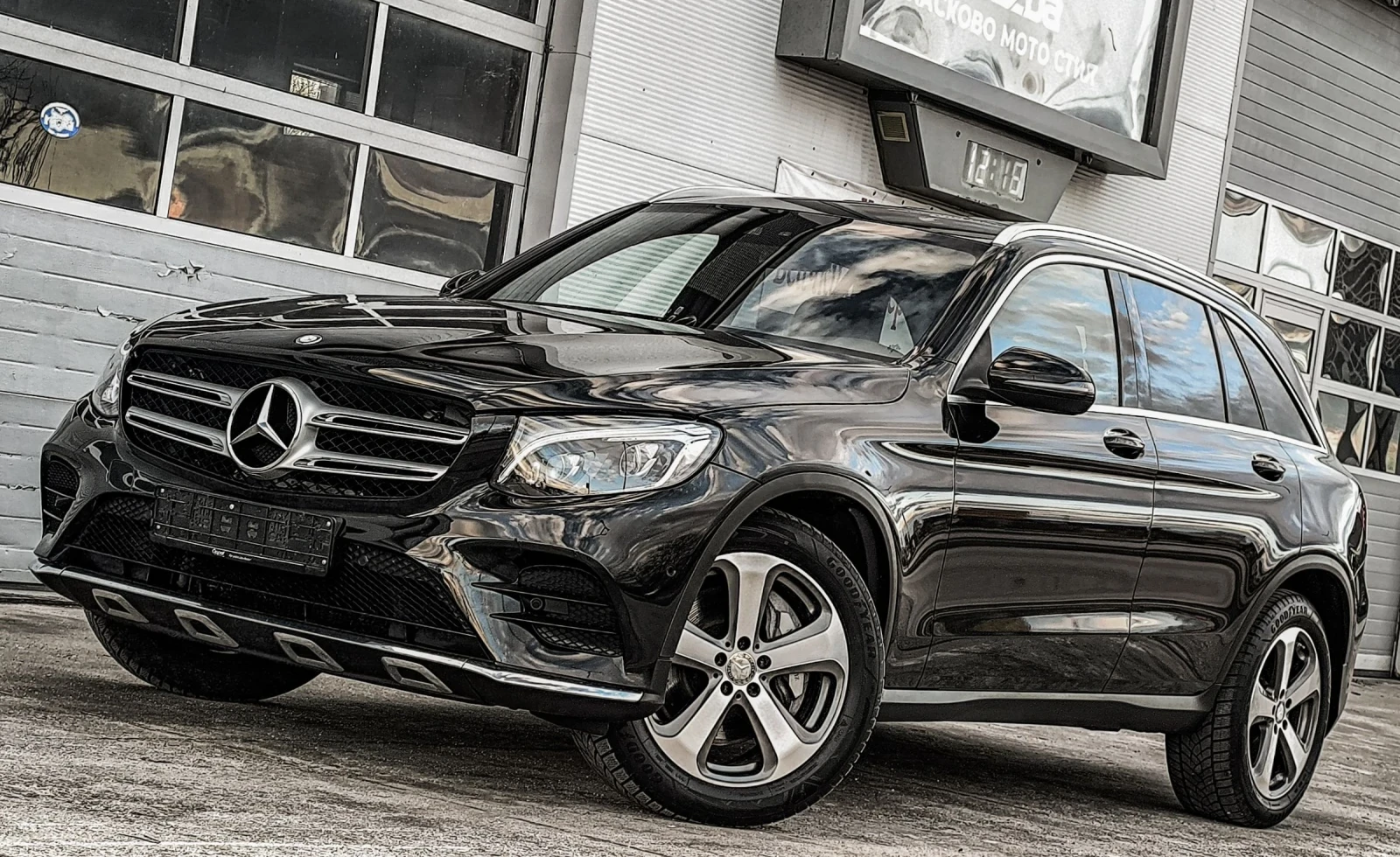 Mercedes-Benz GLC 250 D* AMG-PAKET* 9G-TRONIC* 4-MATIC* GERMANY, снимка 3 - Автомобили и джипове - 53396117