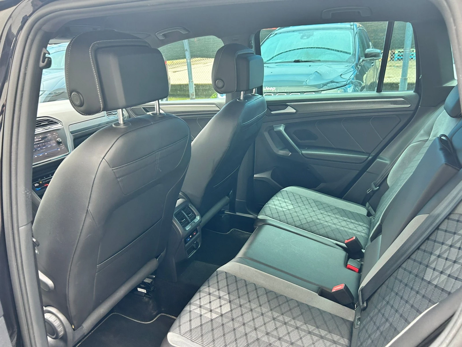 VW Tiguan R-LINE 2.0TDI-150 DISTR NAVI CAR PLAY ANDROID AUTO | Mobile.bg � ����������� 9