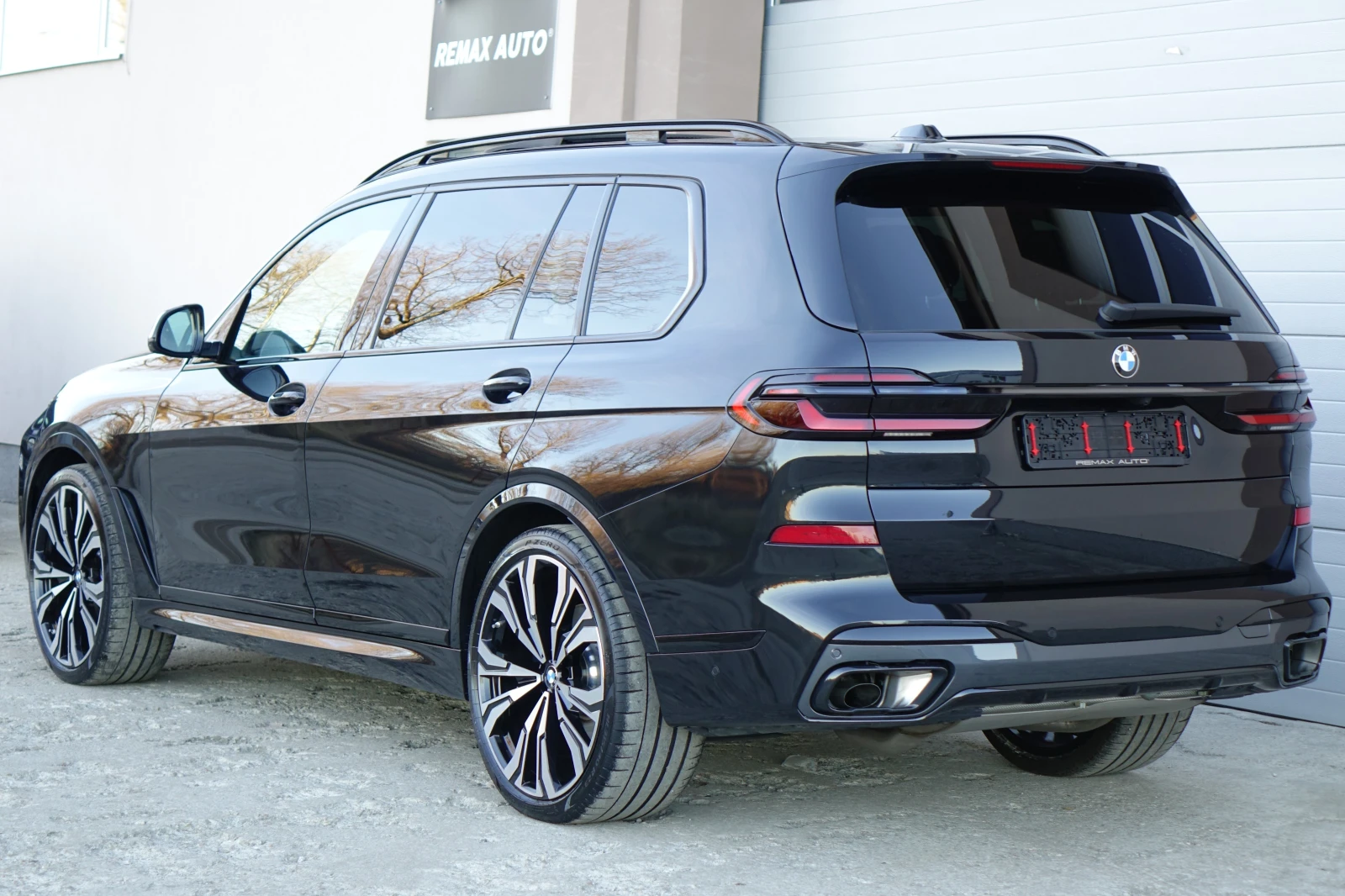 BMW X7 FACELIFT* M SPORT PRO* XDRIVE* SWAROVSKI* SKY LOUN, снимка 7 - Автомобили и джипове - 53873232