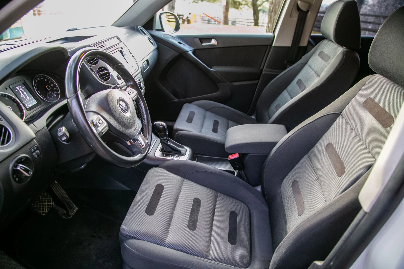 VW Tiguan 2.0 Tdi DSG 4motion, снимка 9 - Автомобили и джипове - 54201683