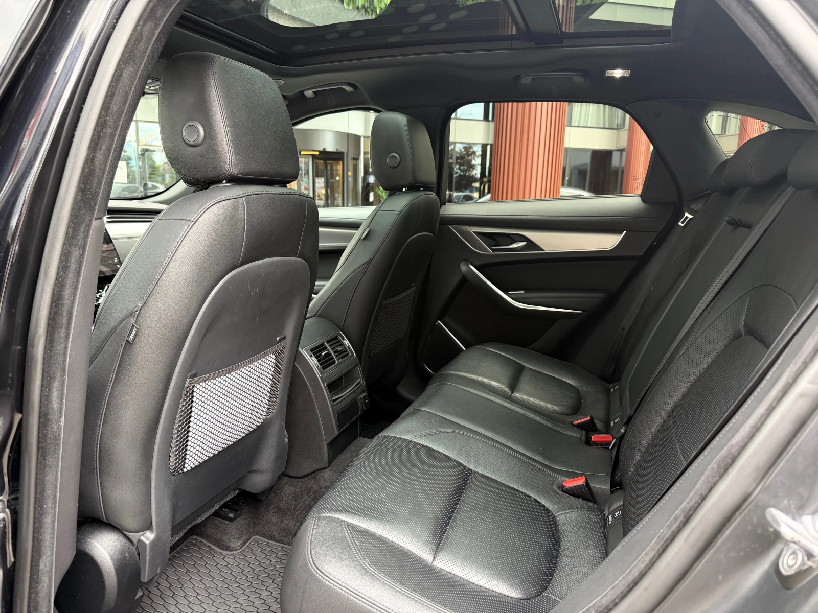 Jaguar F-PACE P250 SE Black 2021MY, снимка 13 - Автомобили и джипове - 54682326