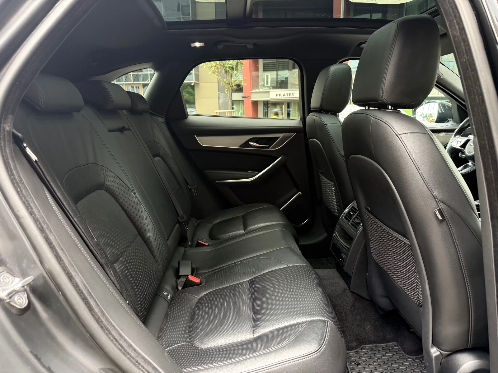 Jaguar F-PACE P250 SE Black 2021MY, снимка 16 - Автомобили и джипове - 54682326