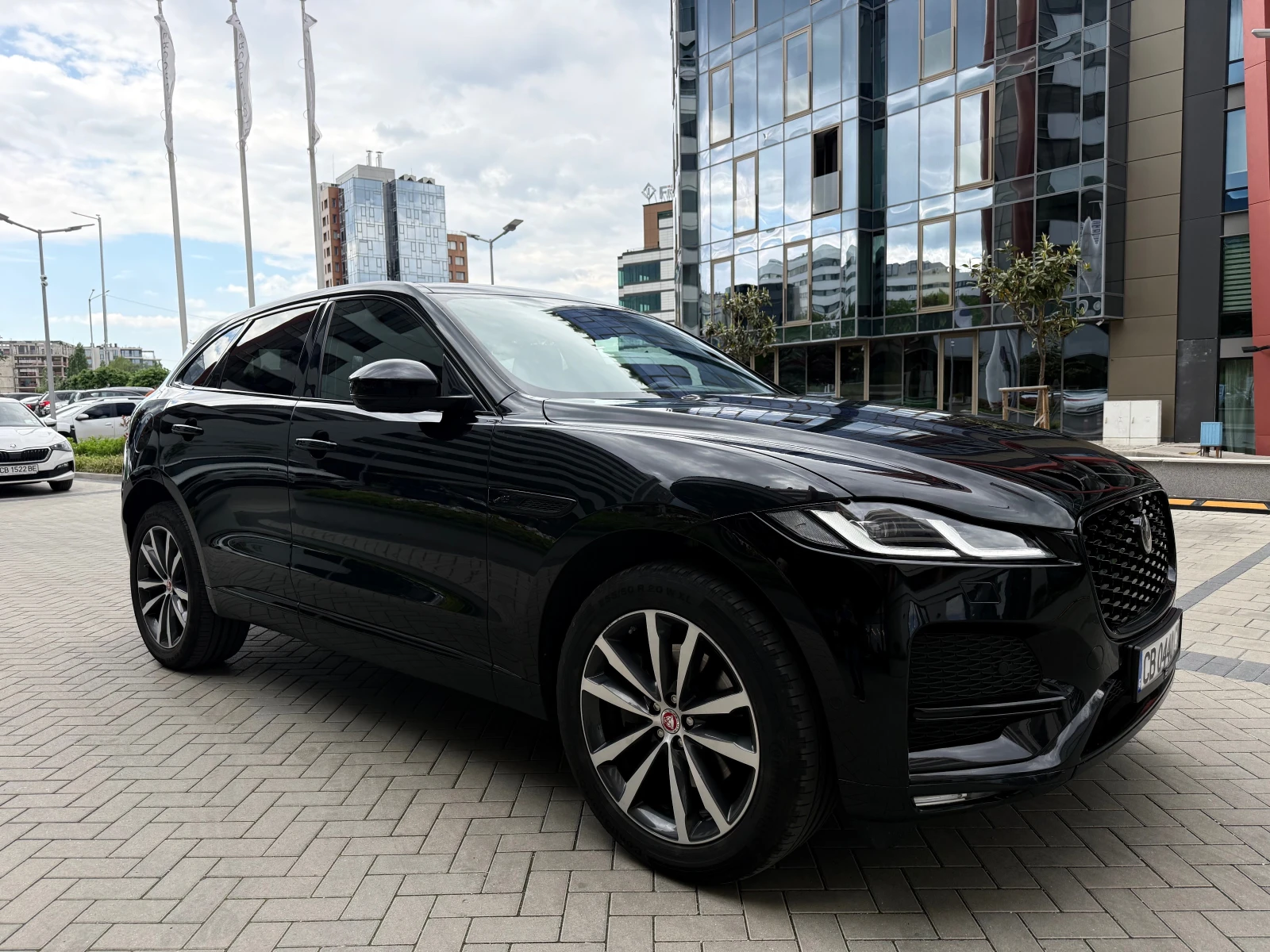 Jaguar F-PACE P250 SE Black 2021MY, снимка 7 - Автомобили и джипове - 54682326