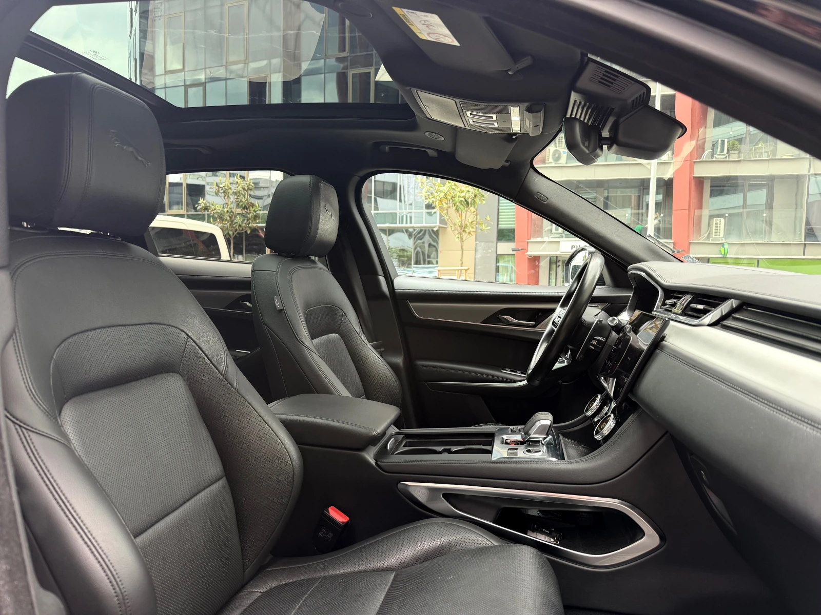 Jaguar F-PACE P250 SE Black 2021MY, снимка 14 - Автомобили и джипове - 54682326