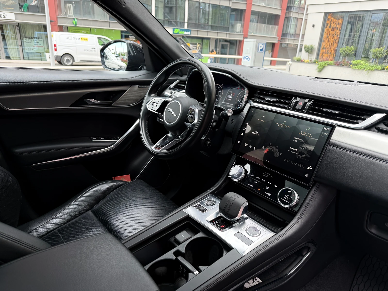 Jaguar F-PACE P250 SE Black 2021MY, снимка 15 - Автомобили и джипове - 54682326