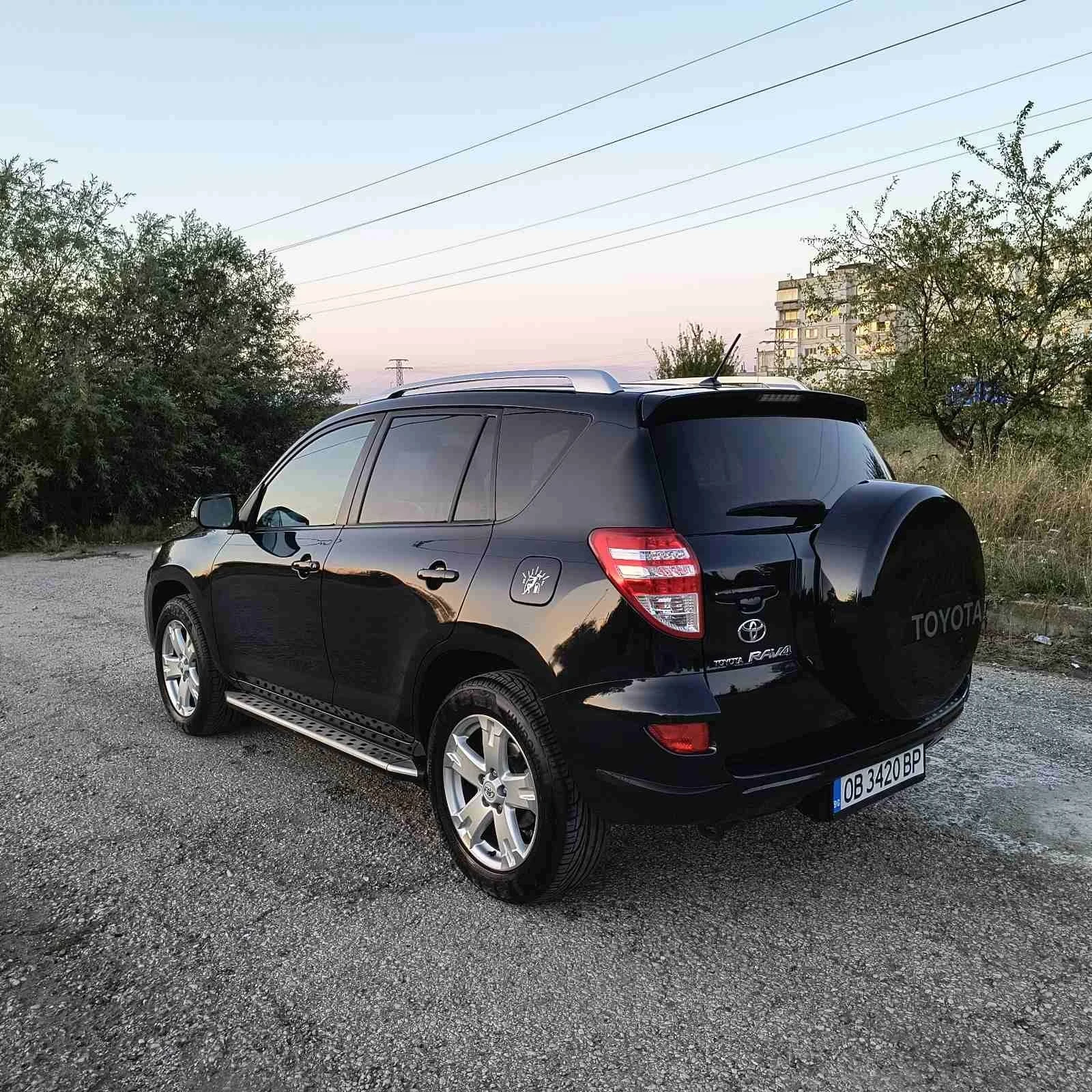 Toyota Rav4 2.2 D-4D, снимка 5 - Автомобили и джипове - 56549465