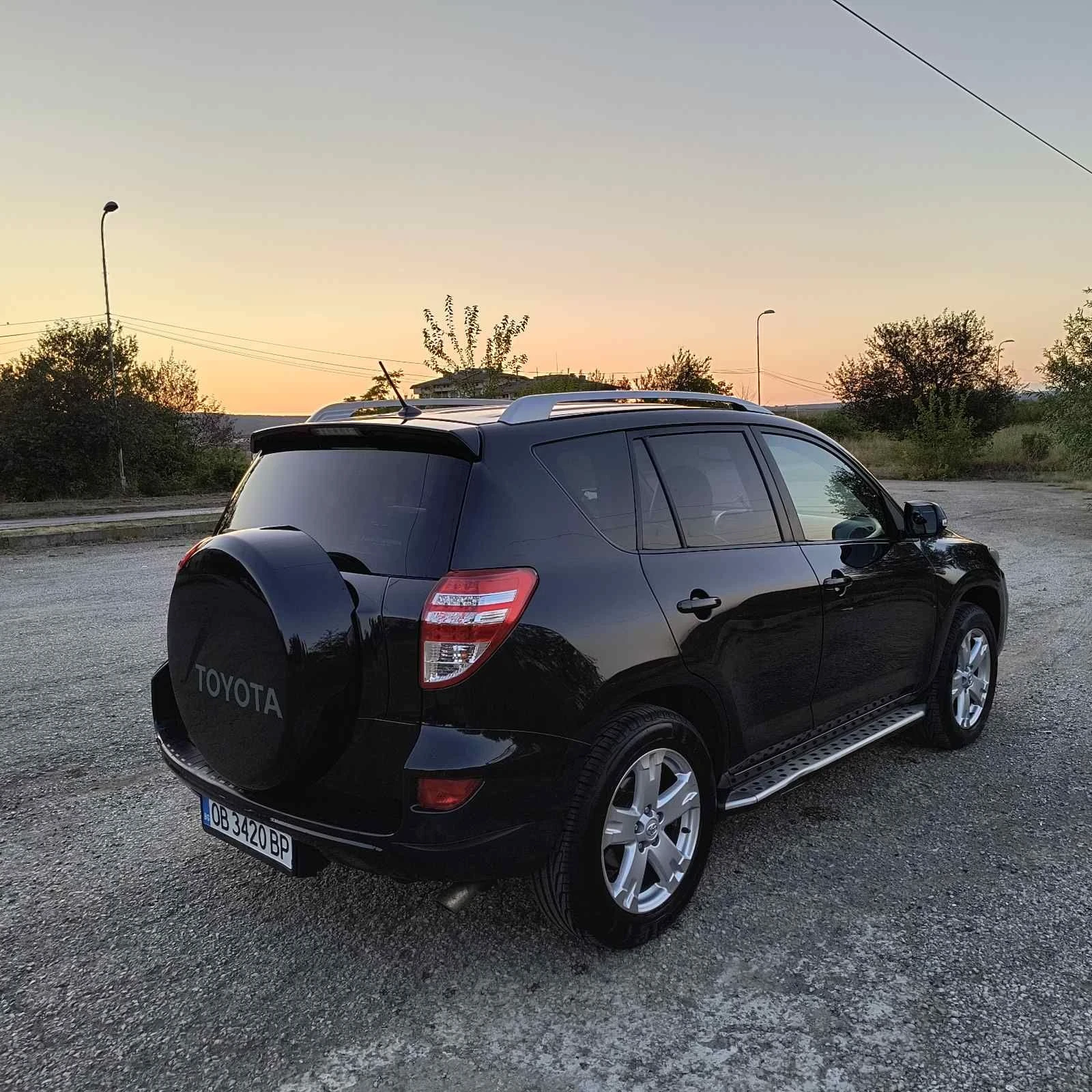 Toyota Rav4 2.2 D-4D, снимка 6 - Автомобили и джипове - 56549465