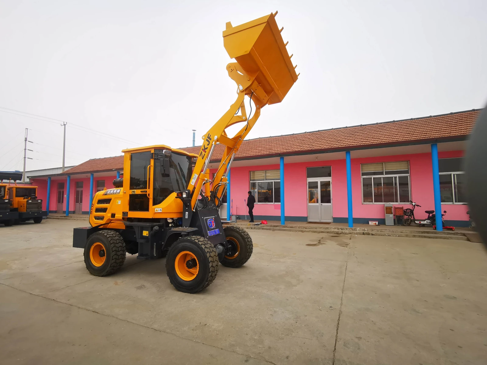 Телескопични товарачи Komatsu JF928 - изображение 6