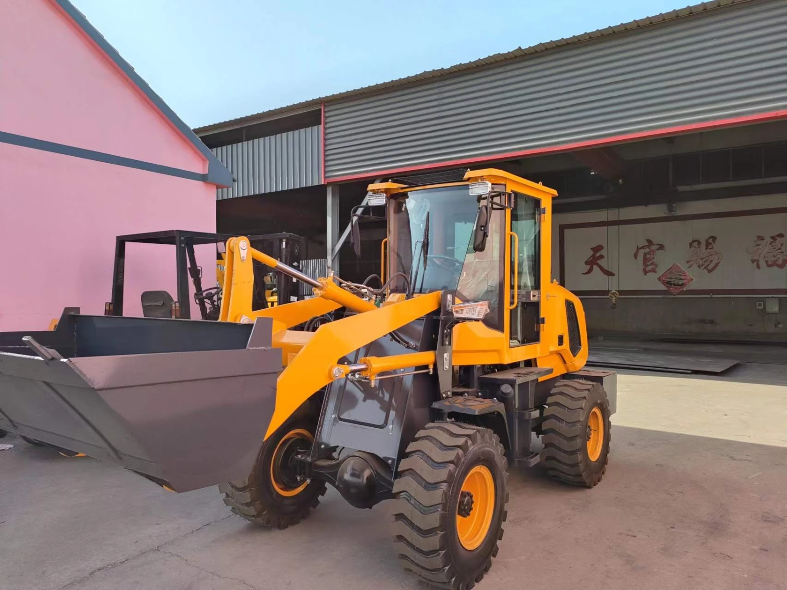 Телескопични товарачи Komatsu JF928 - изображение 9