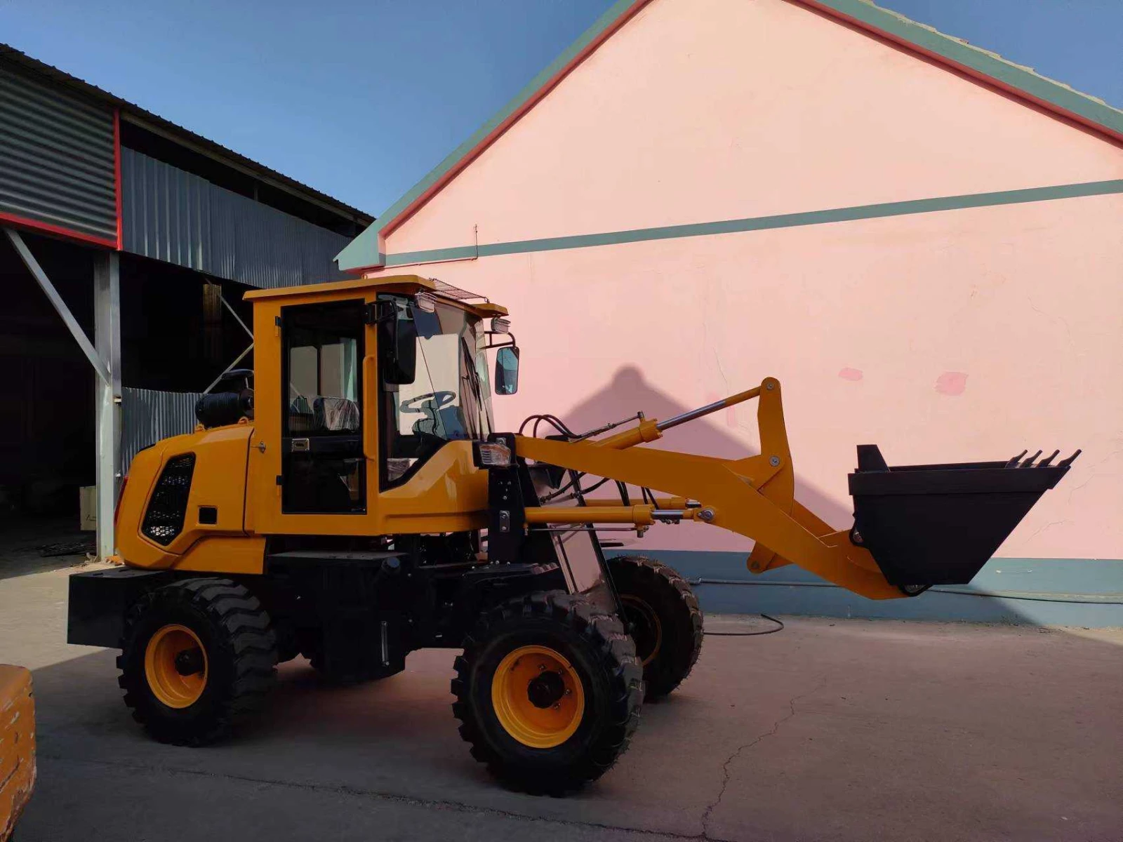 Телескопични товарачи Komatsu JF928 - изображение 3