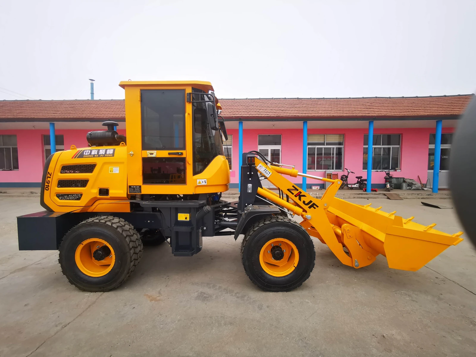 Телескопични товарачи Komatsu JF928 - изображение 7