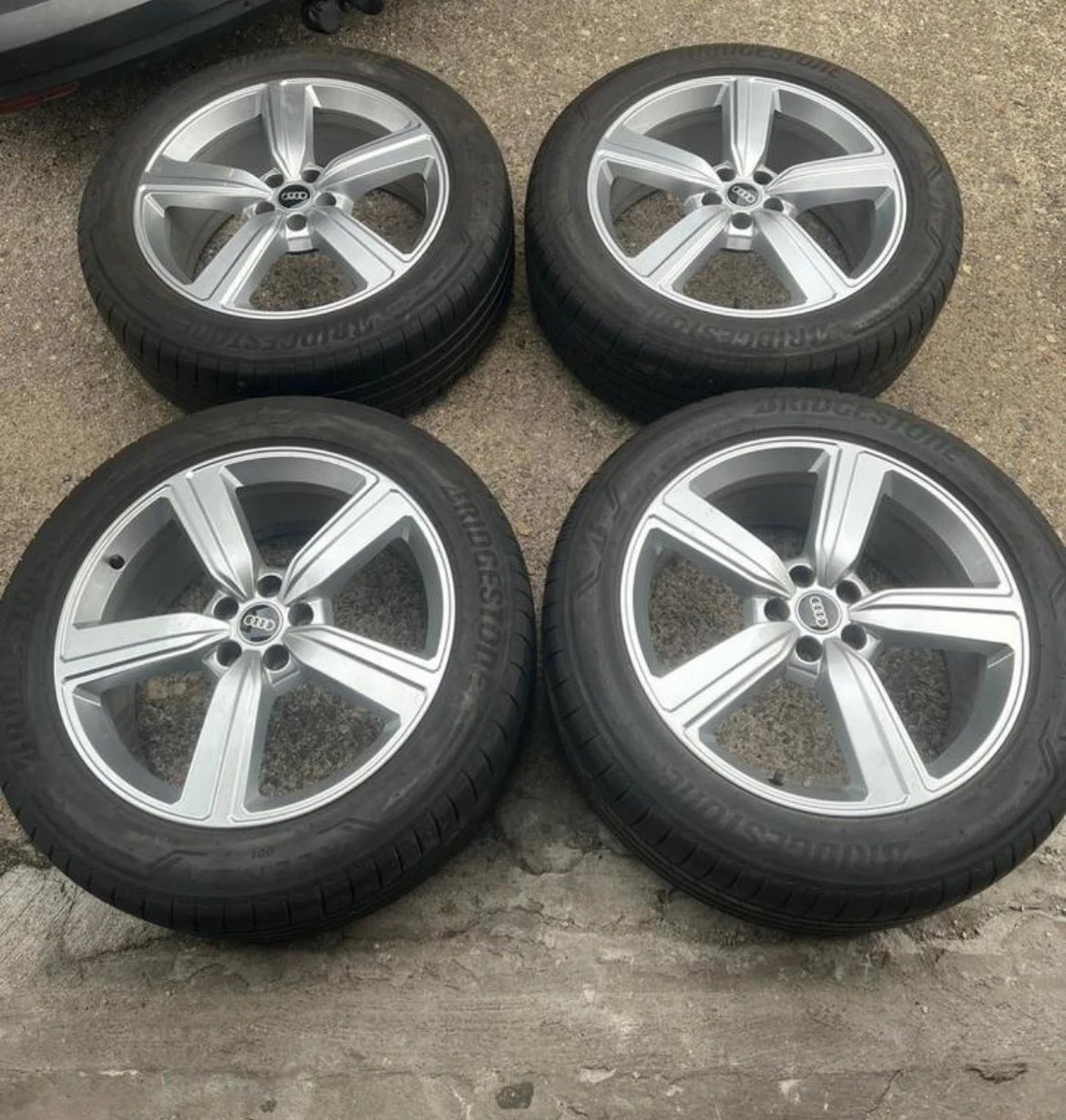 Гуми с джанти 255/50R20 за Audi E-Tron | Mobile.bg — изображение 1